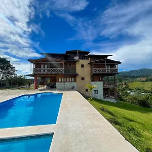 Villa Neblinas, Constanza